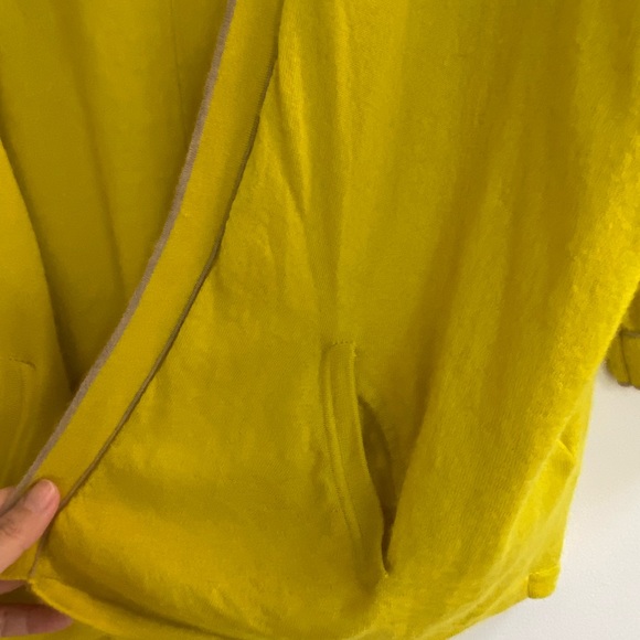 100% cashmere blouse, very good quality and soft, tried on twice only - Picture 3 of 5